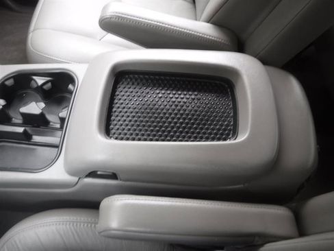 Used 2006 Chevrolet Avalanche Z66 w/ Sun And Sound Package RWD image 40