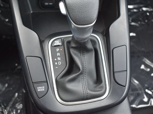 Used 2025 Kia Soul LX w/ LX Technology Package FWD image 26
