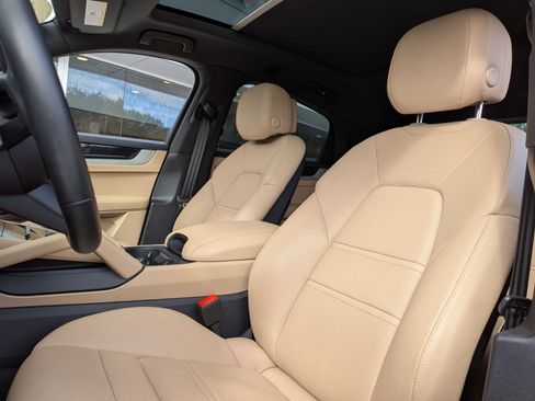 Certified 2025 Porsche Cayenne Coupe image 5