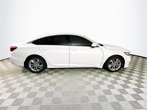 Used 2018 Honda Accord LX image 8