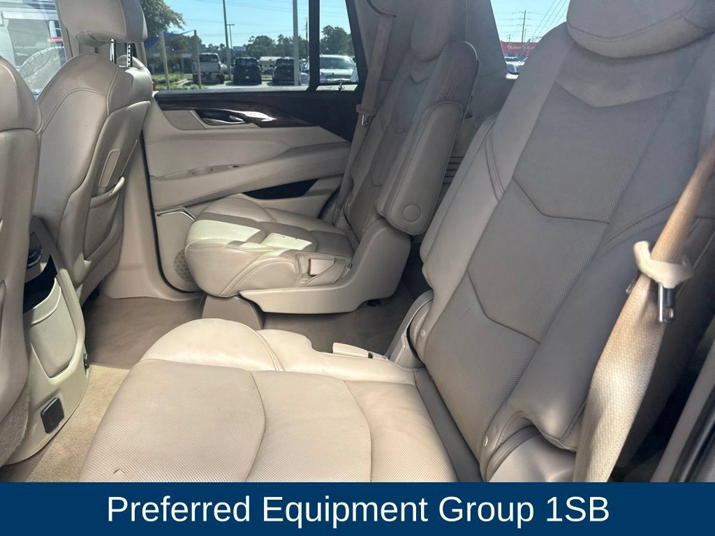 Used 2020 Cadillac Escalade Luxury AWD/4WD image 17
