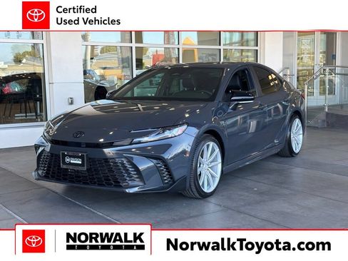 Certified 2025 Toyota Camry SE w/ Convenience Package FWD image 1