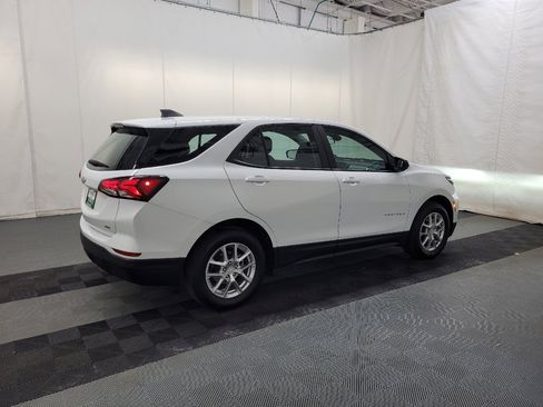 Used 2022 Chevrolet Equinox LS AWD/4WD image 10