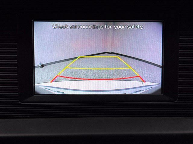 Used 2019 Hyundai Elantra SE FWD image 3