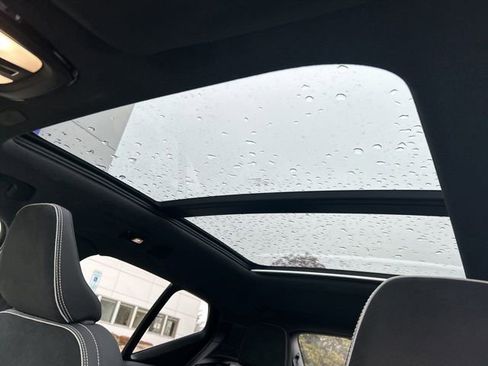 Used 2025 Volvo XC40 B5 Plus image 28