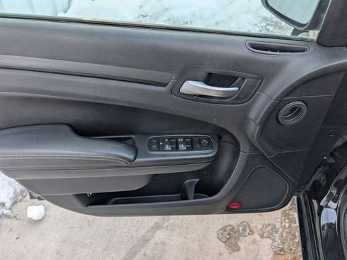 Used 2014 Chrysler 300 S image 9