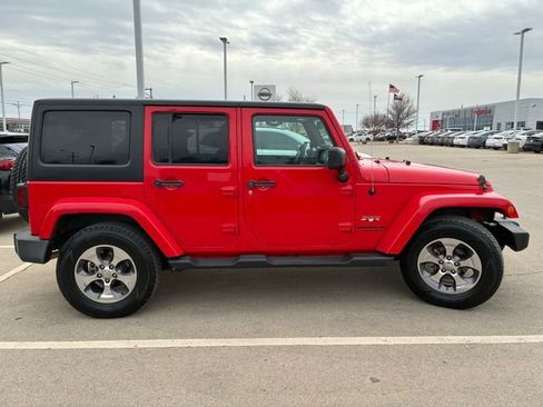 Used 2016 Jeep Wrangler Unlimited Sahara w/ Connectivity Group image 7
