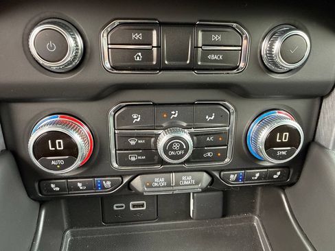 Used 2023 GMC Yukon SLT w/ SLT Luxury Package AWD/4WD image 37