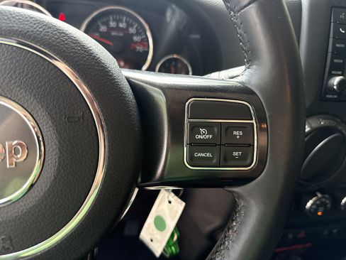 Used 2017 Jeep Wrangler Unlimited Rubicon AWD/4WD image 26