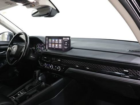 Used 2025 Honda Accord EX-L image 17
