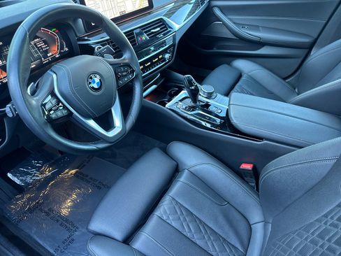 Used 2023 BMW 530i w/ Premium Package image 10