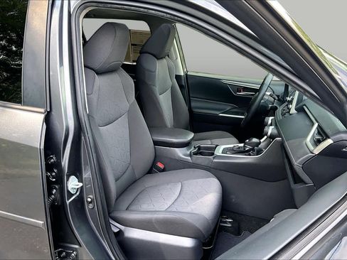 Used 2019 Toyota RAV4 XLE w/ Convenience Package AWD/4WD image 8