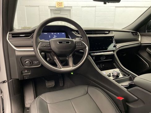 New 2026 Jeep Grand Cherokee Limited image 9