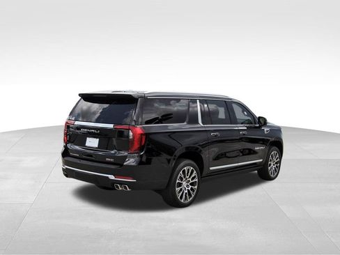 Used 2026 GMC Yukon XL Denali w/ Sun & Power Step Package AWD/4WD image 4
