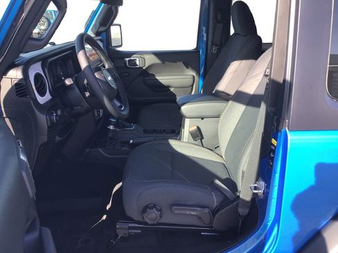 Used 2025 Jeep Wrangler Sport AWD/4WD image 9
