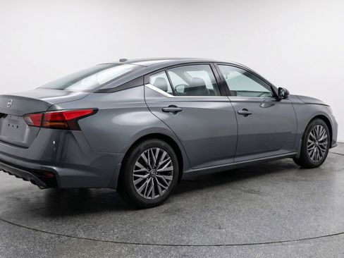 Used 2025 Nissan Altima 2.5 SV FWD image 9