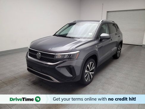 Used 2023 Volkswagen Taos SE FWD image 1