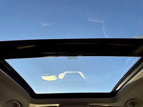 Used 2023 Chevrolet Equinox LT image 15