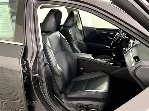 Used 2025 Lexus ES 300h w/ Premium Package image 8