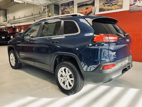 Used 2018 Jeep Cherokee Latitude Plus w/ Comfort/Convenience Group AWD/4WD image 6