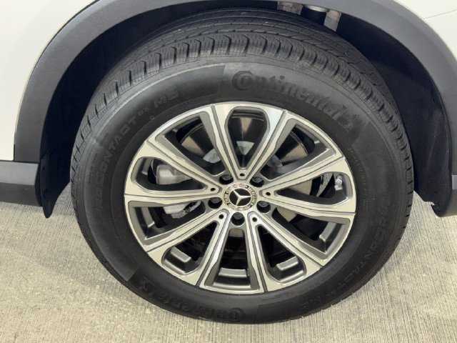 Used 2025 Mercedes-Benz GLC 300 4MATIC image 36