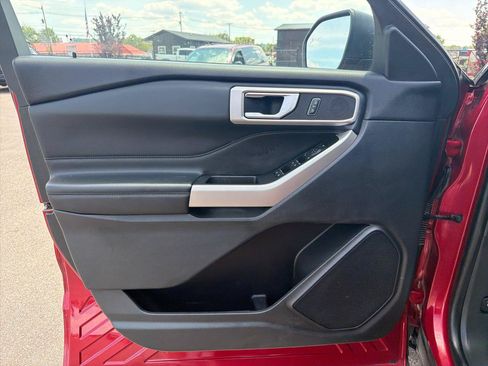 Used 2021 Ford Explorer XLT w/ Equipment Group 202A AWD/4WD image 8