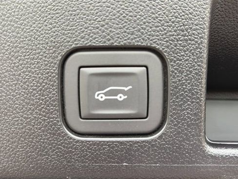 Used 2025 Chevrolet Equinox EV LT w/ Convenience Package image 7