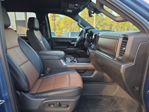 Used 2024 Chevrolet Silverado 3500 High Country w/ Technology Package image 13