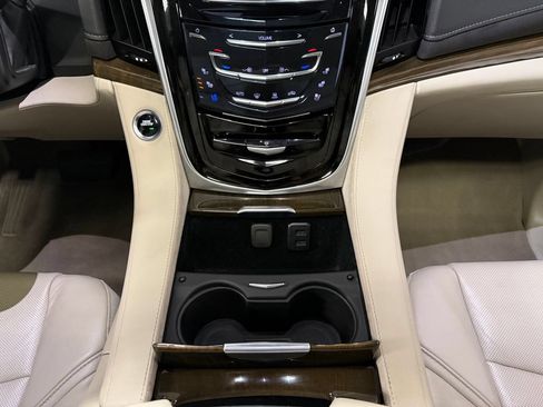 Used 2020 Cadillac Escalade Luxury AWD/4WD image 14