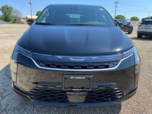 New 2027 Chrysler Pacifica Select AWD/4WD image 6
