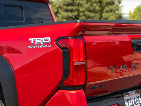 Certified 2025 Toyota Tacoma TRD Off-Road w/ TRD Off Road Upgrade Package AWD/4WD image 8