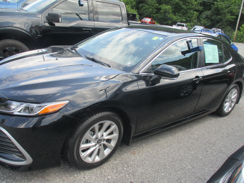 Used 2024 Toyota Camry LE FWD image 7