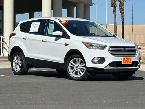 Used 2019 Ford Escape SE FWD image 1