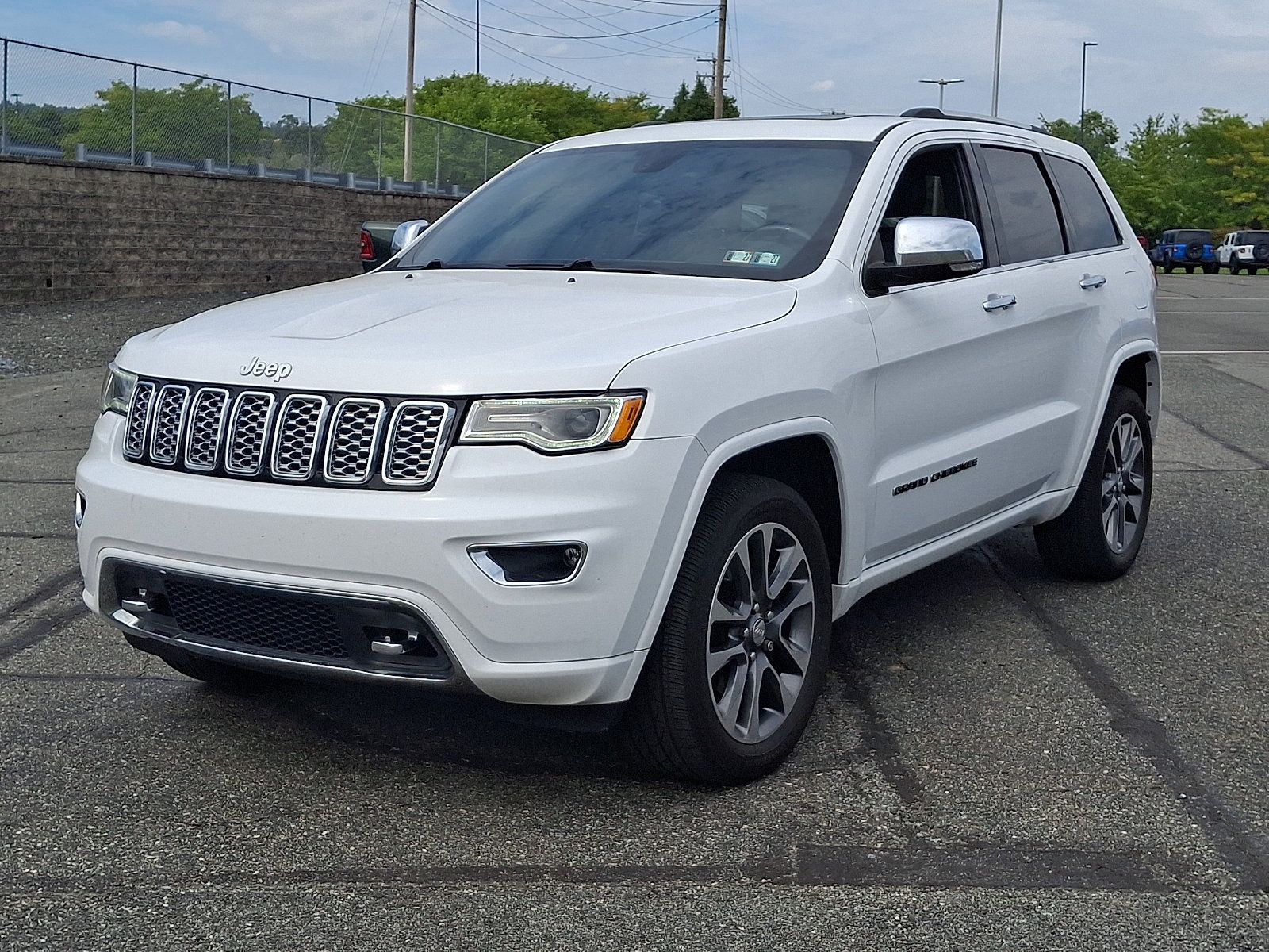 Used 2017 Jeep Grand Cherokee Overland AWD/4WD image 3