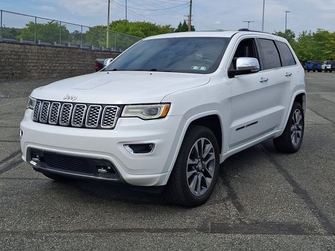 Used 2017 Jeep Grand Cherokee Overland AWD/4WD image 3