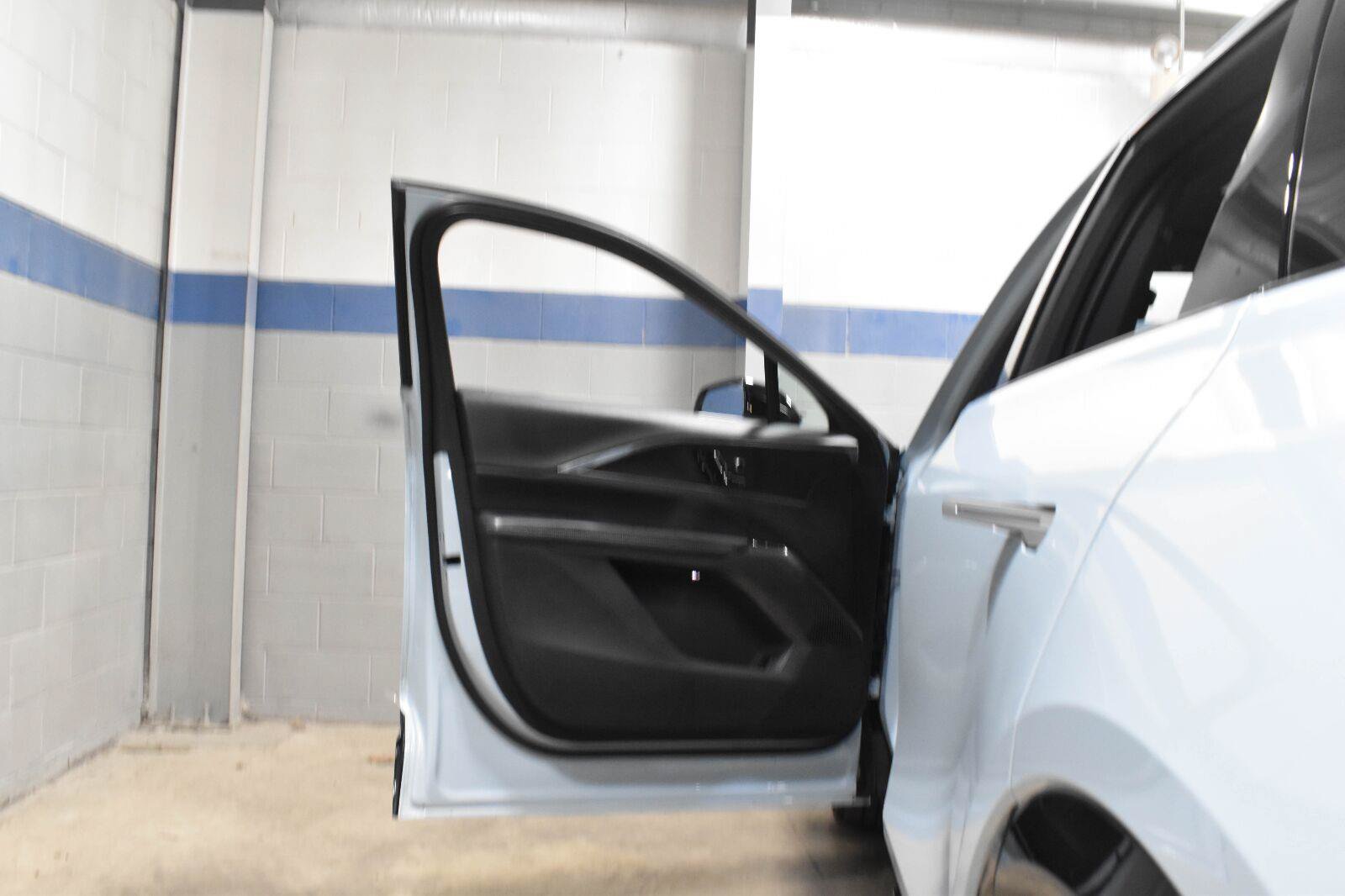 Certified 2024 Cadillac Lyriq Sport w/ LPO, Floor Liner Package AWD/4WD image 9