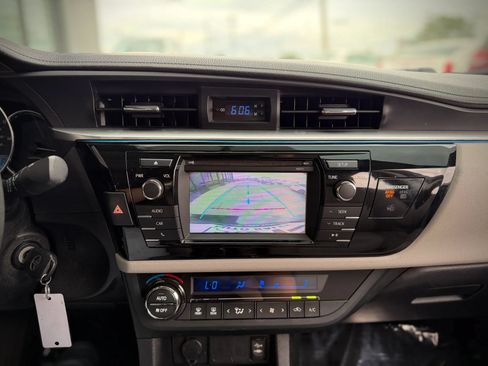 Used 2016 Toyota Corolla LE FWD image 13