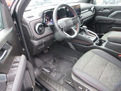 Used 2025 Chevrolet Colorado Z71 image 13