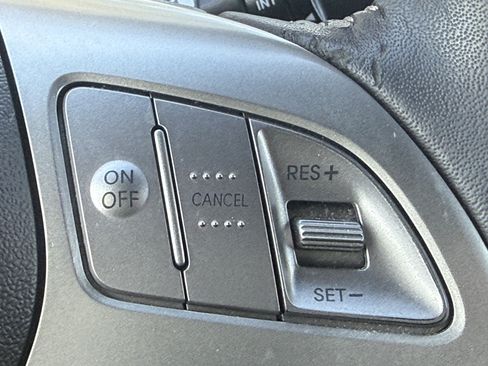 Used 2012 Hyundai Tucson Limited w/ Premium Pkg FWD image 17