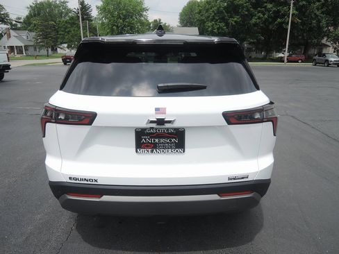 New 2026 Chevrolet Equinox LT w/ Convenience Package II image 8