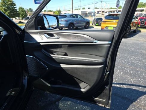 Used 2023 Jeep Grand Cherokee Overland w/ Adv Protech Group III AWD/4WD image 52