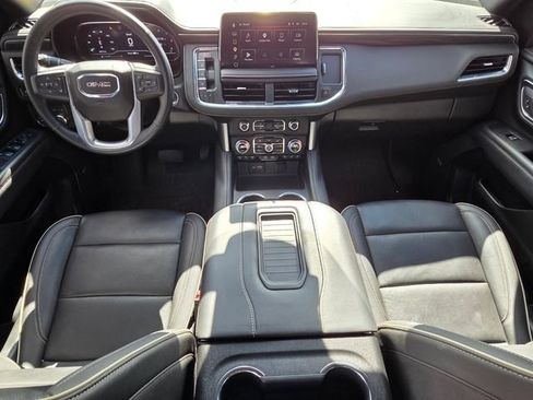 Used 2024 GMC Yukon SLT w/ SLT Luxury Package AWD/4WD image 11