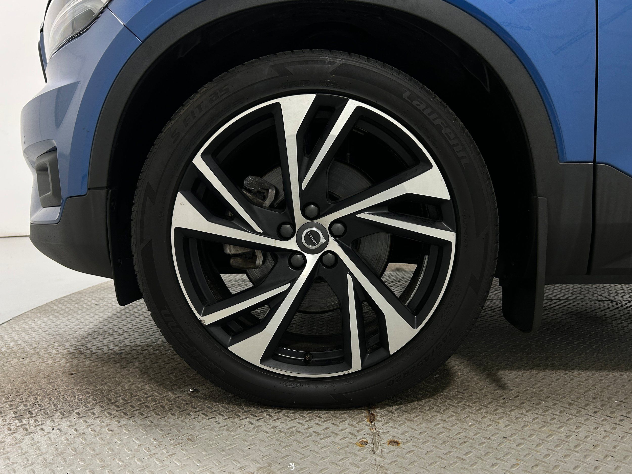 Used 2020 Volvo XC40 T5 R-Design AWD/4WD image 37