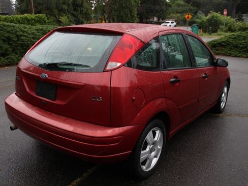 Used 2004 Ford Focus ZX5 Hatchback FWD image 3