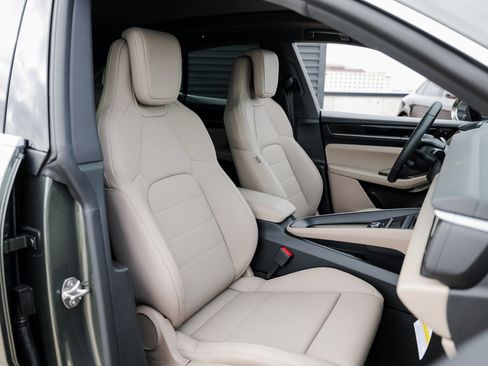 New 2025 Porsche Macan 4S Electric image 28