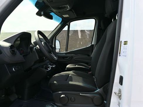 Used 2023 Mercedes-Benz Sprinter 2500 image 12