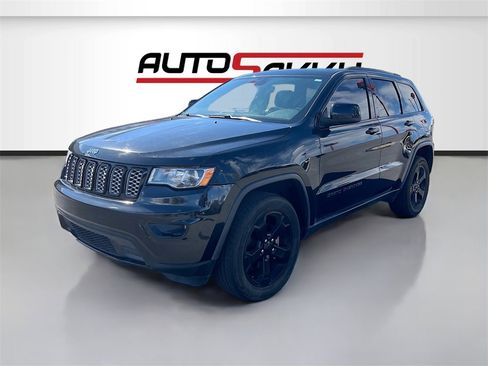 Used 2019 Jeep Grand Cherokee Laredo image 3