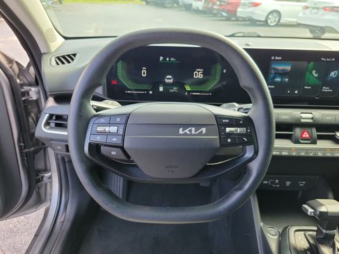 Used 2025 Kia K4 FWD image 24