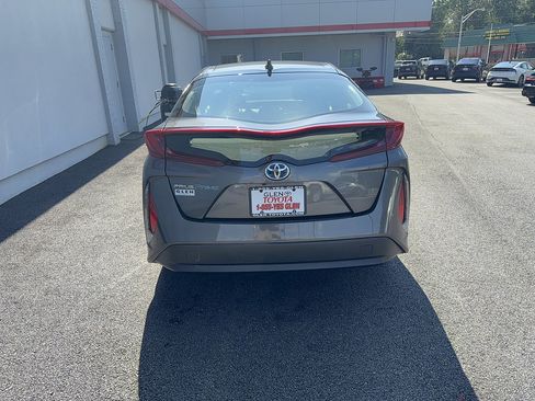 Certified 2022 Toyota Prius Prime LE FWD image 4