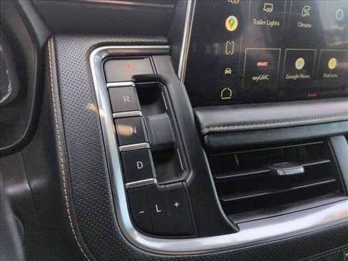Used 2022 GMC Yukon XL AT4 AWD/4WD image 19